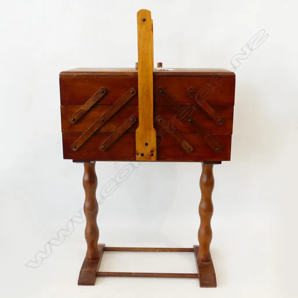 VINTAGE WOODEN CANTILEVER SEWING BOX L. 440mm Image 1++