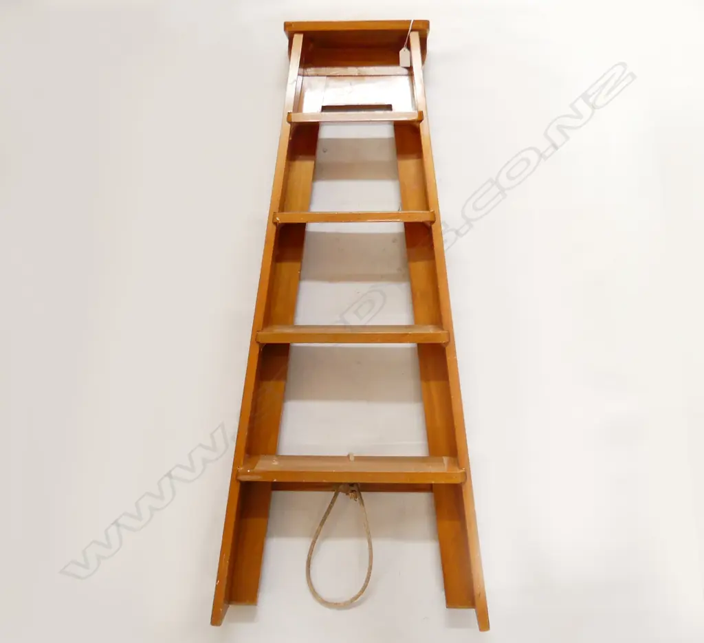 4 STEP VINTAGE LADDER H1M100MM Image 1++