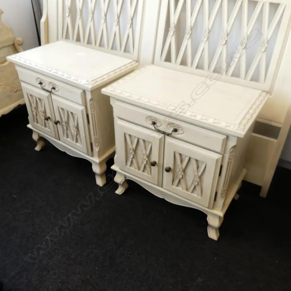 PAIR OF HARROW AND HALL BEDSIDE CABINETS 720 x 430 x 710mm Image 1++