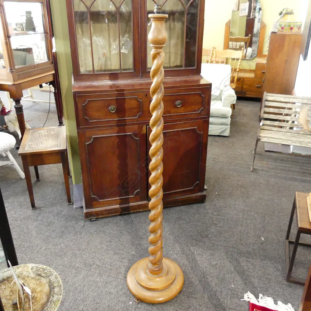 OAK BARLEY TWIST LAMP H.1560mm Image 1++