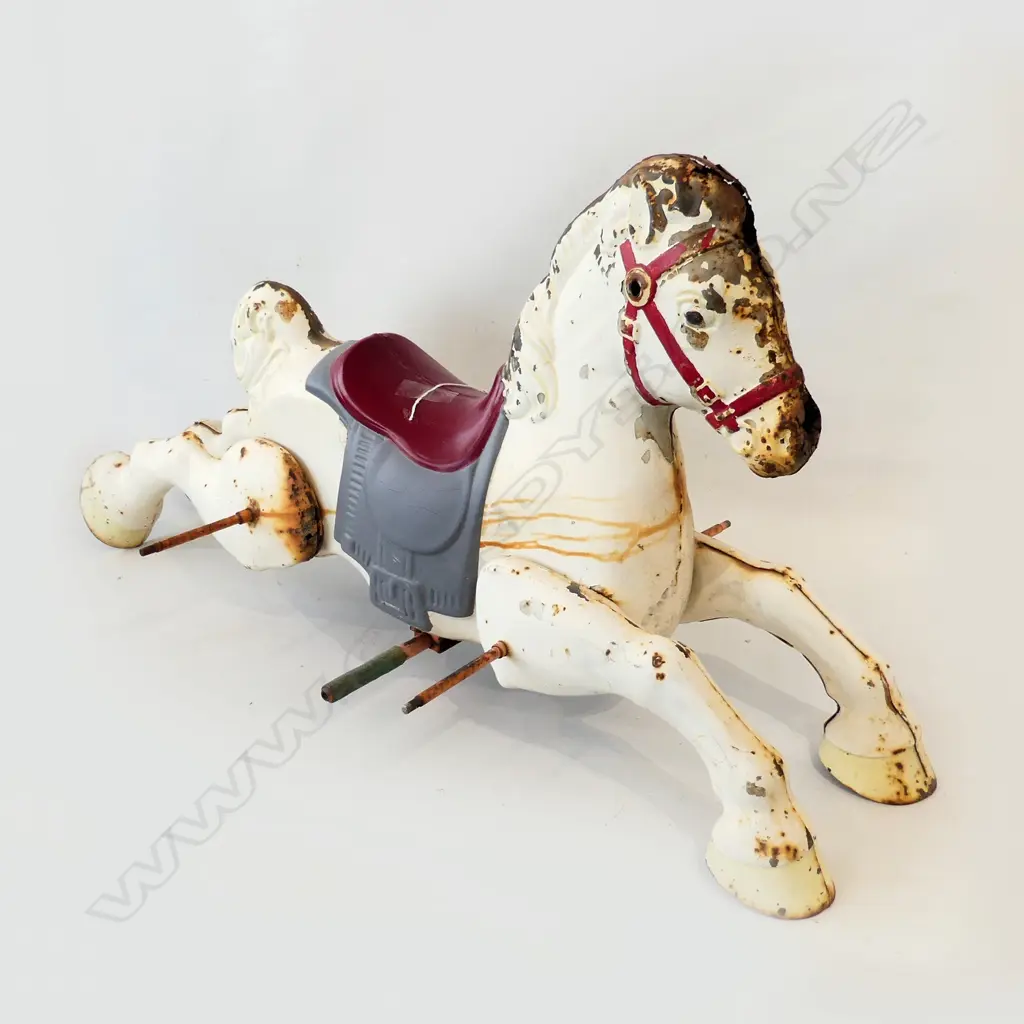 VINTAGE RIDE ON HORSE (RUST) 960x450x520mm Image 1++