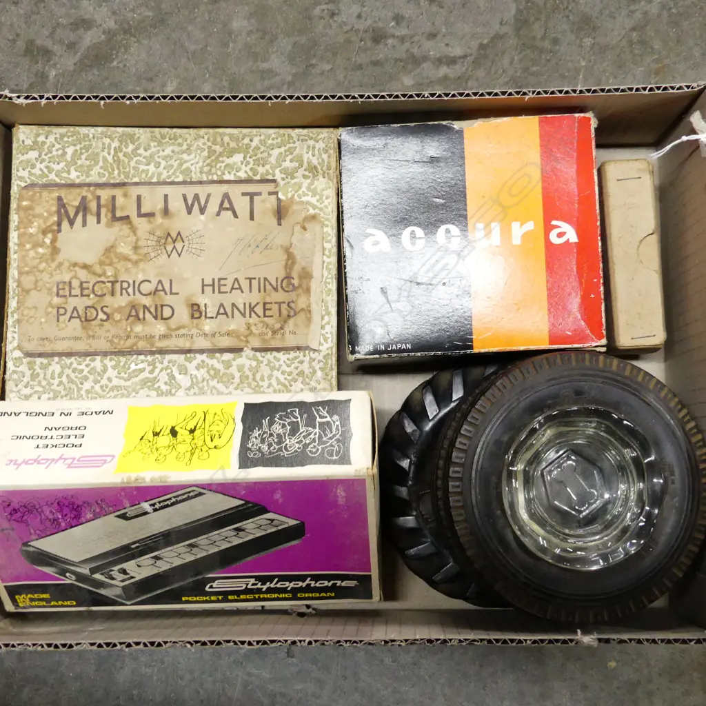 SMALL BOX LOT STYLOPHONE SLIDE VIEWER HEAT PADS & 3 ADVERTIZING ASHTRAYS Image 1++
