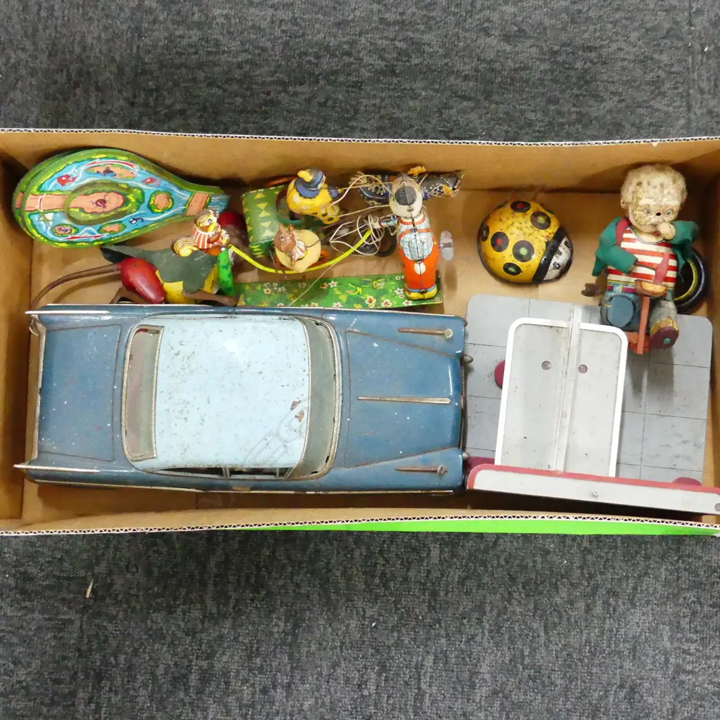 BOX LOT VINTAGE TIN TOYS AMERICAN CAR L350MM  MONKEY L190  WALLEYS GAS STATION L200MM ETC Image 1++