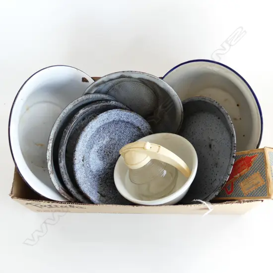 BOX – ENAMEL AND GRANITEWARE BOWLS & DISHES, AND JUG, ICING SET, MIXING BOWL