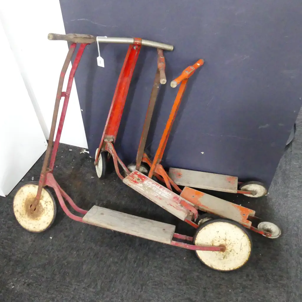 4 VINTAGE RED SCOOTERS Image 1++