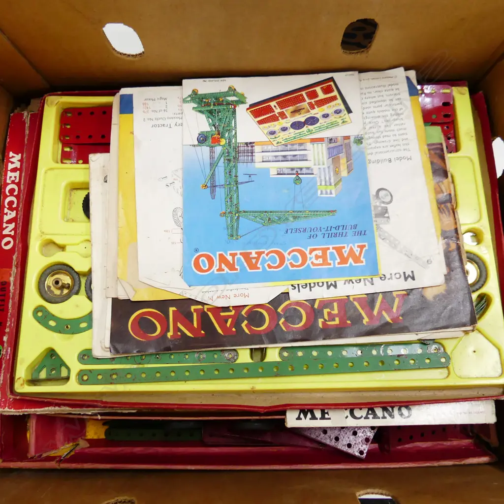 BOX LOT ASST. MECCANO - MULTIPLE SETS, BOOKLETS ETC Image 1++