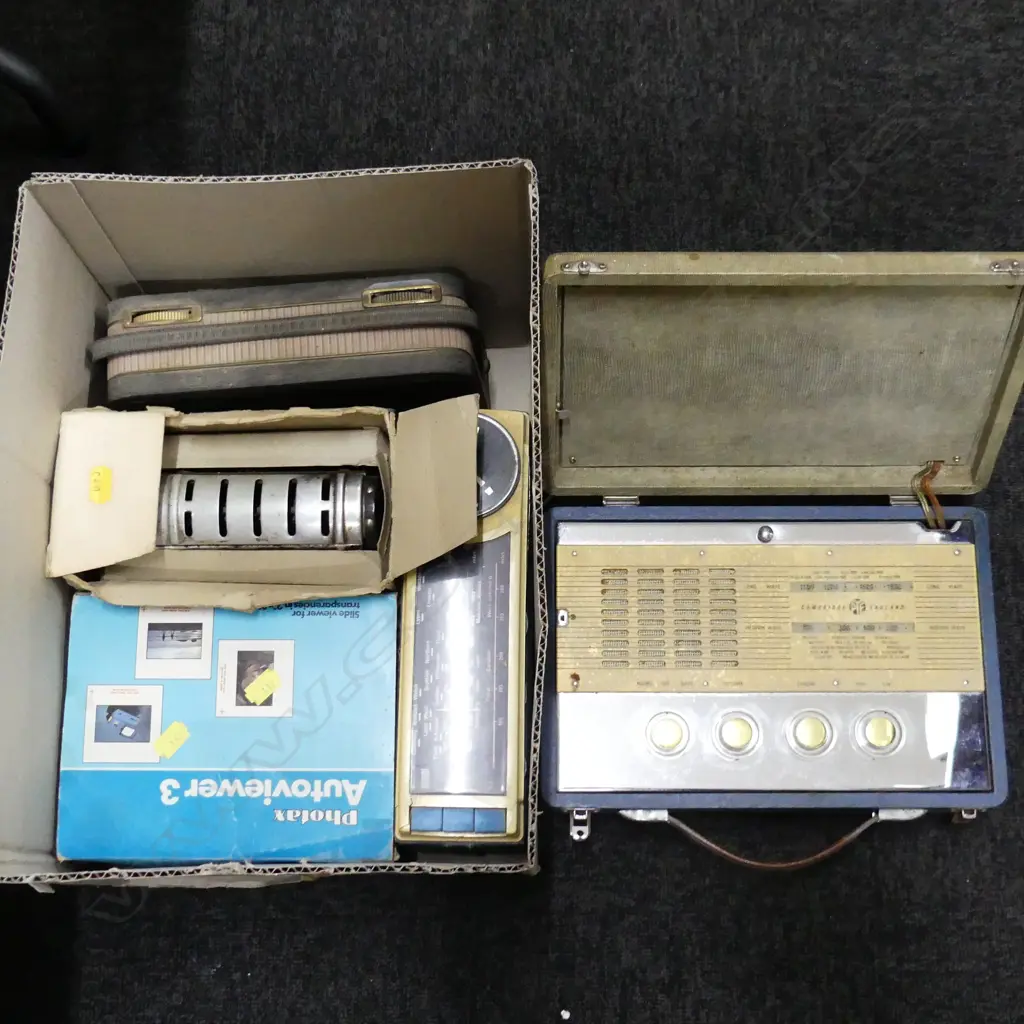 BOX LOT ASST. RADIOS, VINTAGE TOASTER ETC Image 1++