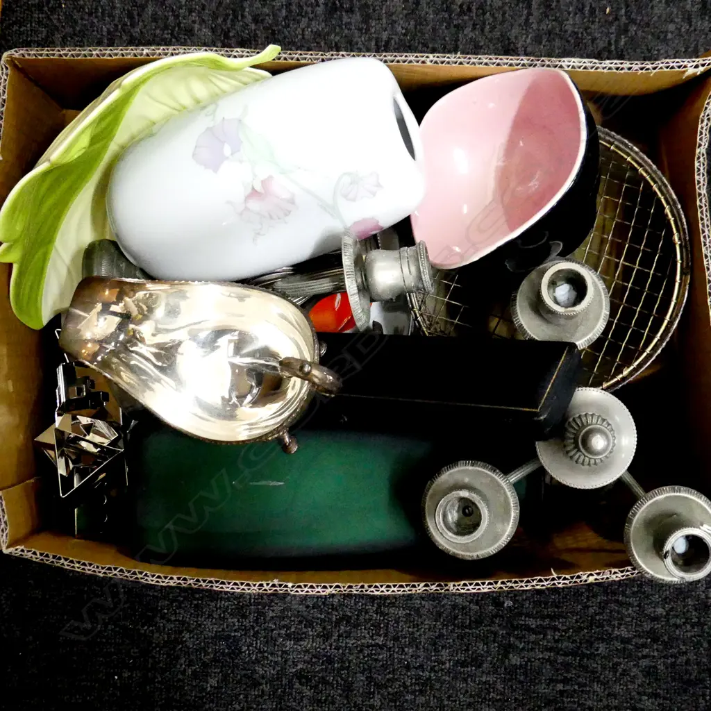 BOX LOT 3 LIMOGES PLATES 300mm dia, PR EP CANDELABRAS, VASES ETC  Image 1++