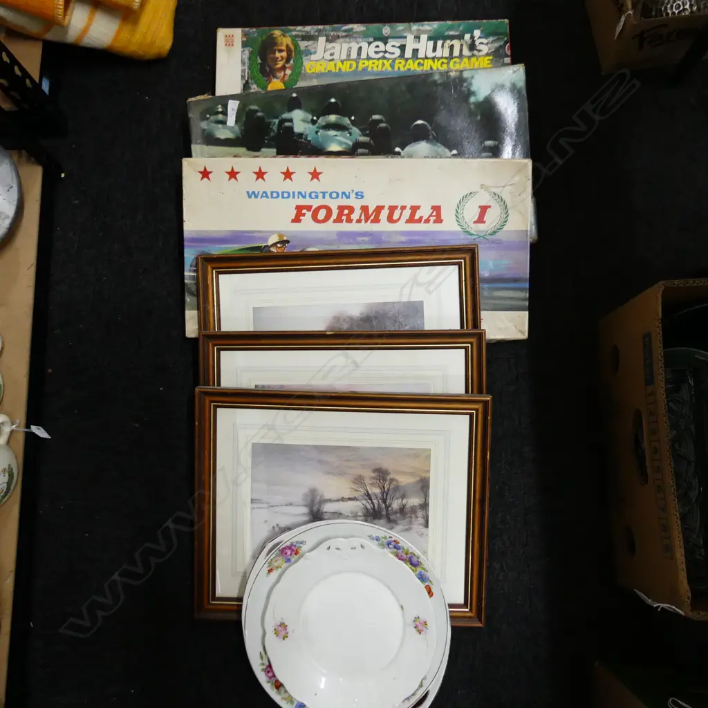 BOX LOT 3 VINTAGE FORMULA 1 GAMES, 3 PRINTS, 2 PLATES Image 1++