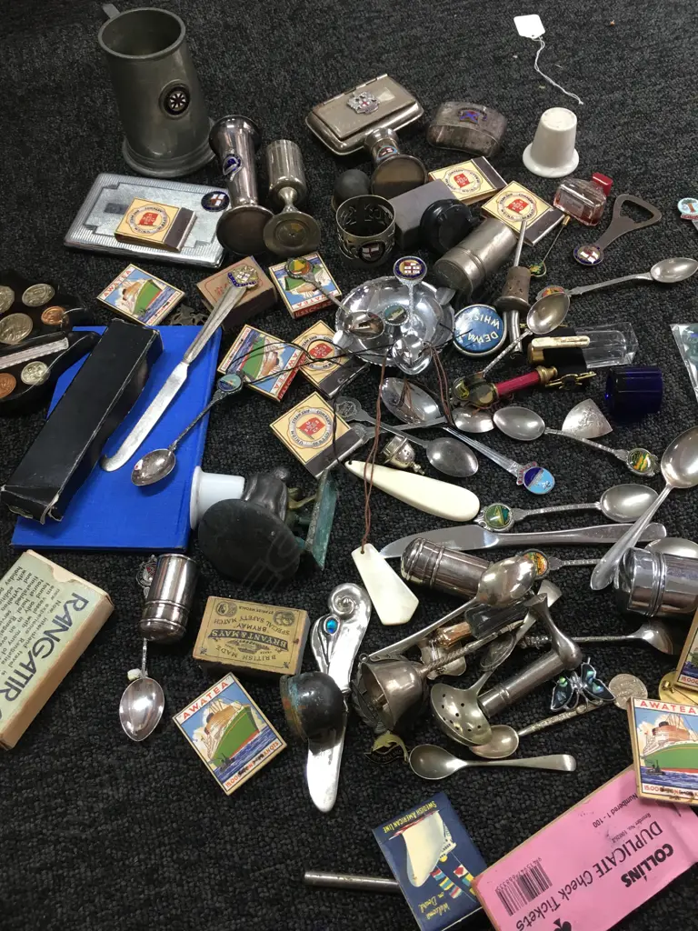 BOX LOT ASST. SHIPPING MEMORABILIA & COLLECTABLES Image 1++