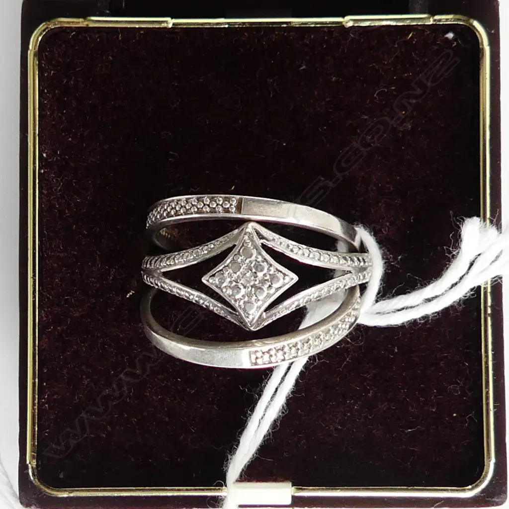SET THREE 925 SILVER RINGS, MIDDLE RING HAS DIAMOND (TESTED)   Image 1++