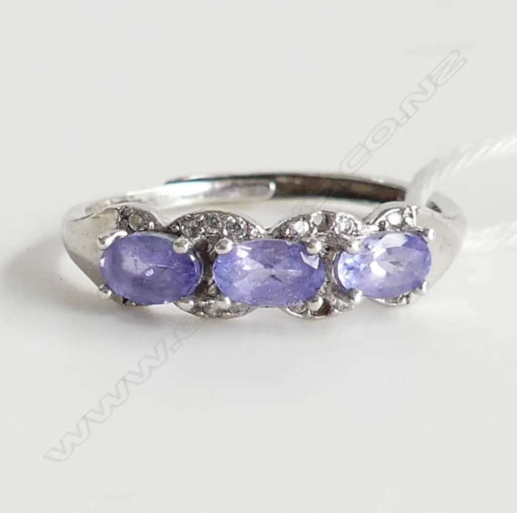 925 SILVER & TANZANITE RING 1.6 GRAMS (2 CZ stones missing) Image 1++