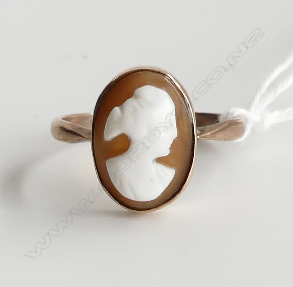 C1900 GOLD & CAMEO PORTRAIT RING 2.62gms SZ Q Image 1++