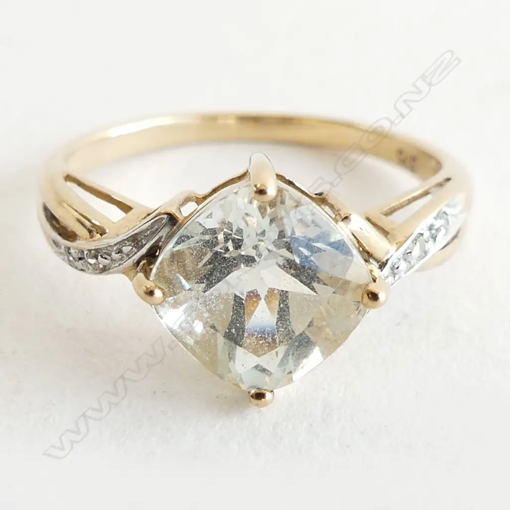 9CT DIAMOND & PALE AQUA? STONE RING 2.3 GRAMS SIZE P Image 1++