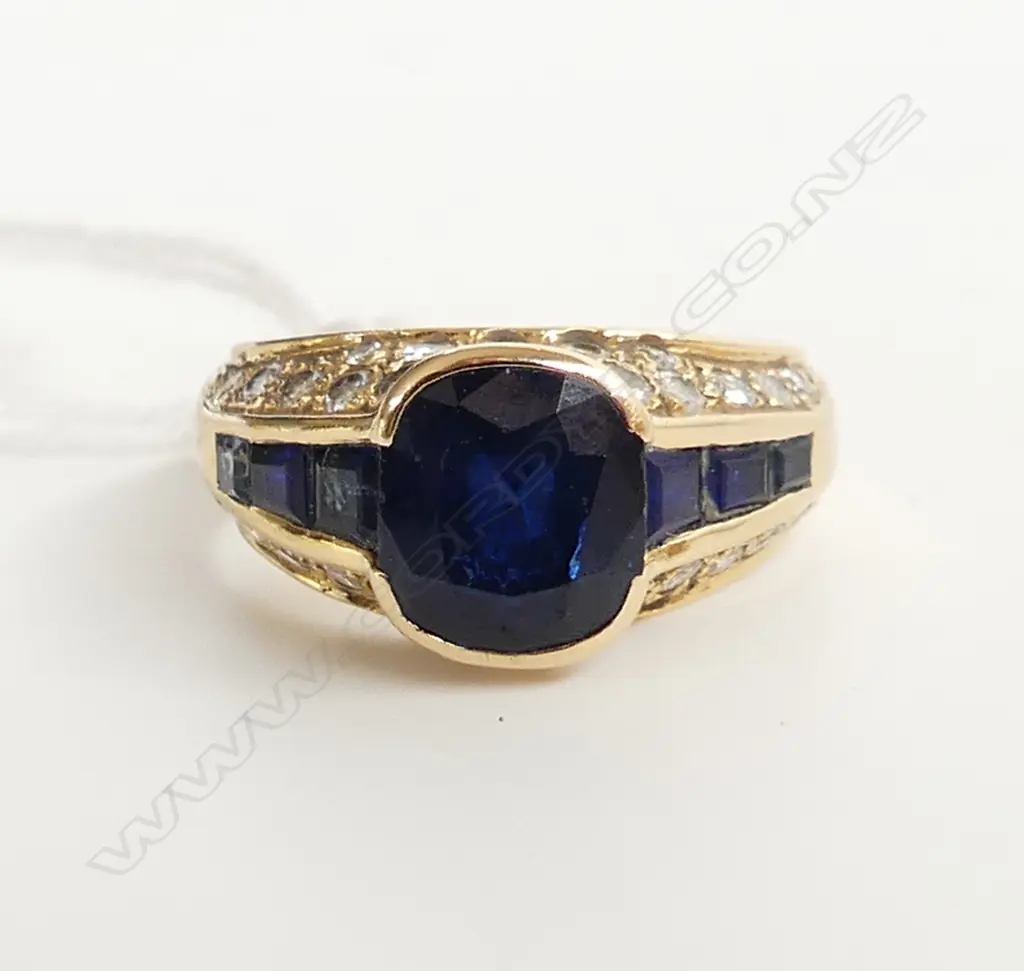 18CT DIAMOND AND SAPPHIRE RING 5.55gm size N Image 1++