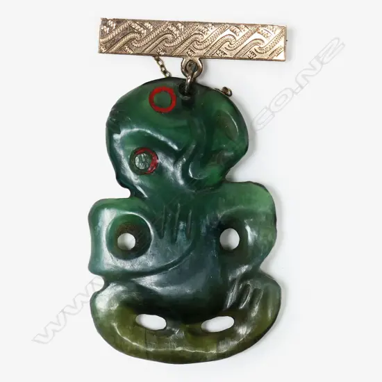 A bowenite pounamu hei tiki,