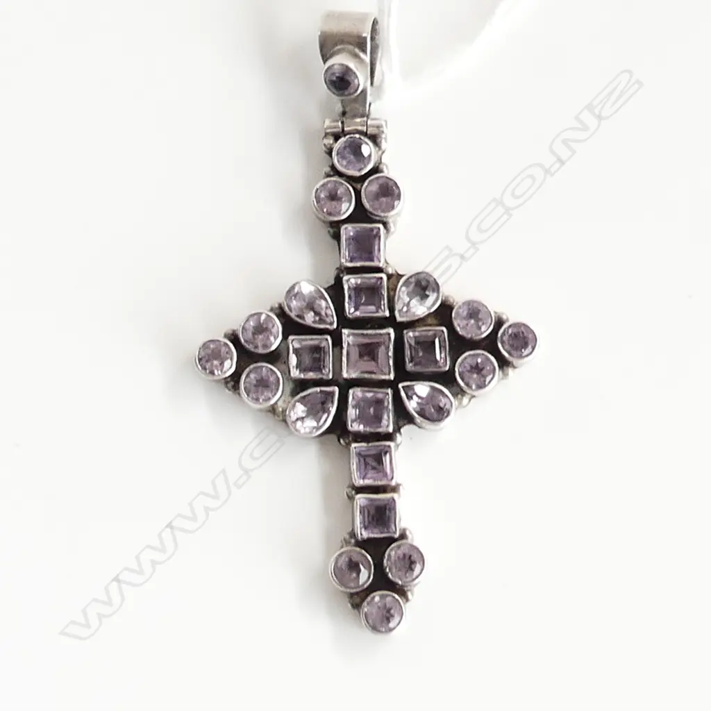 LGE SILVER & AMETHYST CROSS PENDANT Image 1++
