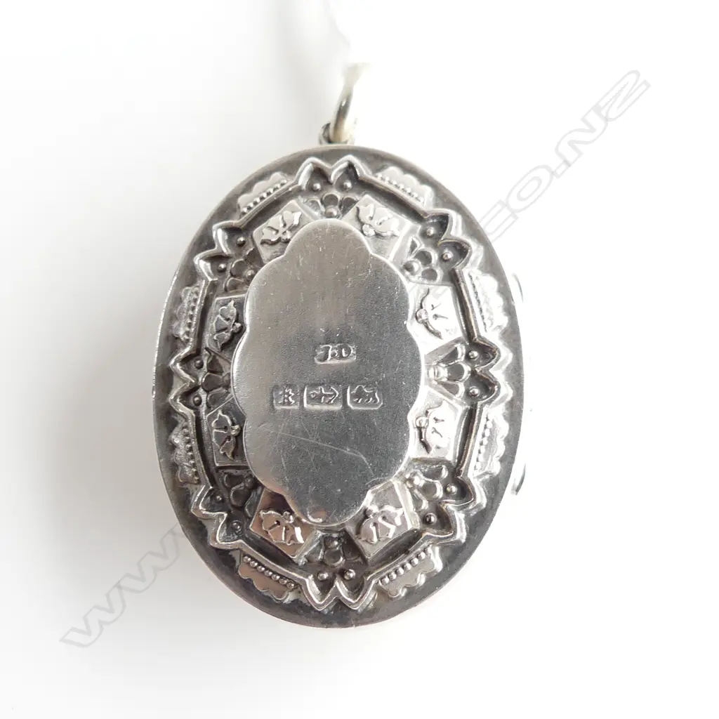 VICTORIAN SILVER LOCKET BIRMINGHAM 1884 6.76gm Image 1++