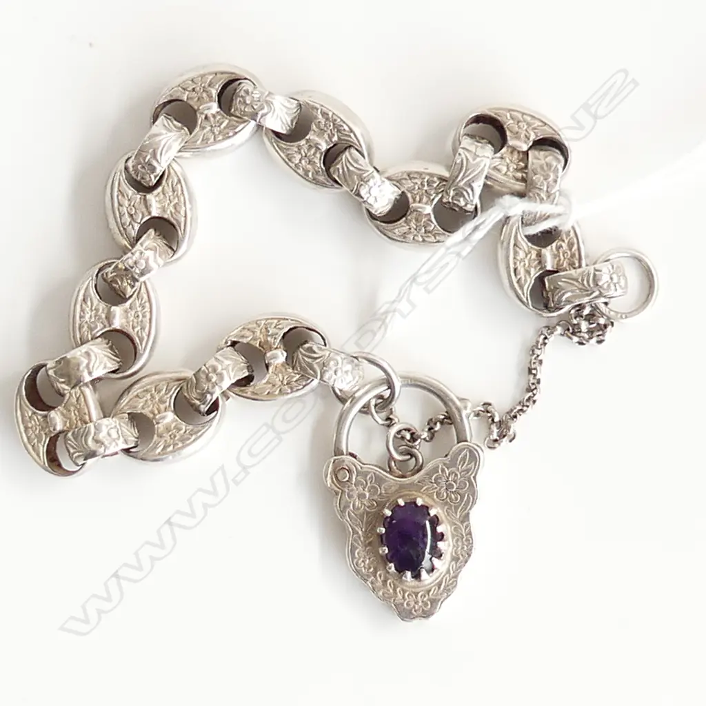 SILVER ENGRAVED CAPSTAN LINK VINTAGE BRACELET lge heart padlock 42gms Image 1++