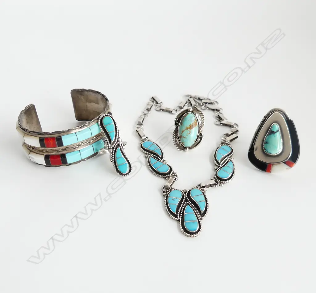 TURQUOISE AND OTHER STONE SET JEWELLERY SUITE Image 1++
