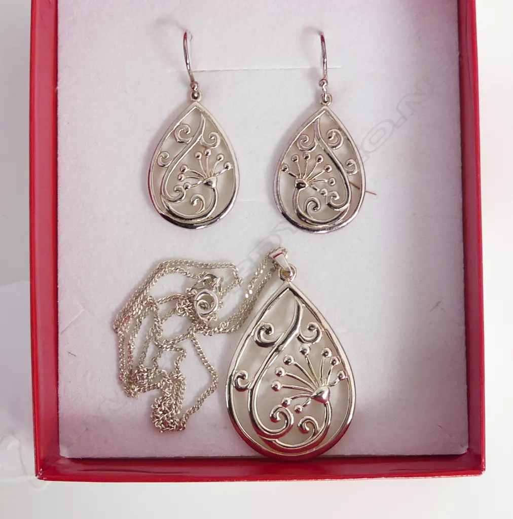 SILVER PENDANT AND CHAIN WITH MATCHING EARRINGS Image 1++