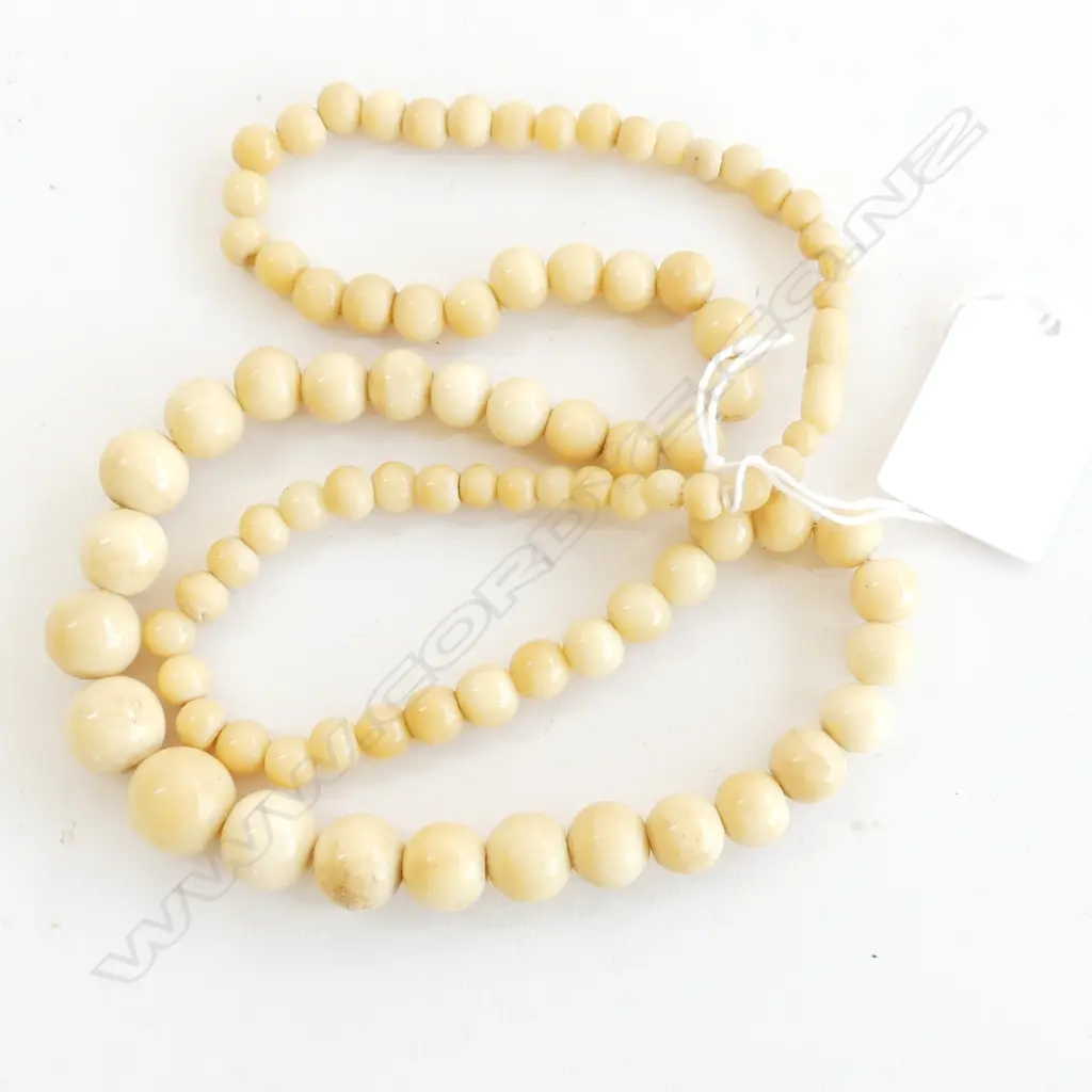 VINTAGE GRADUATED IVORY BEAD NECKLACE  Image 1++