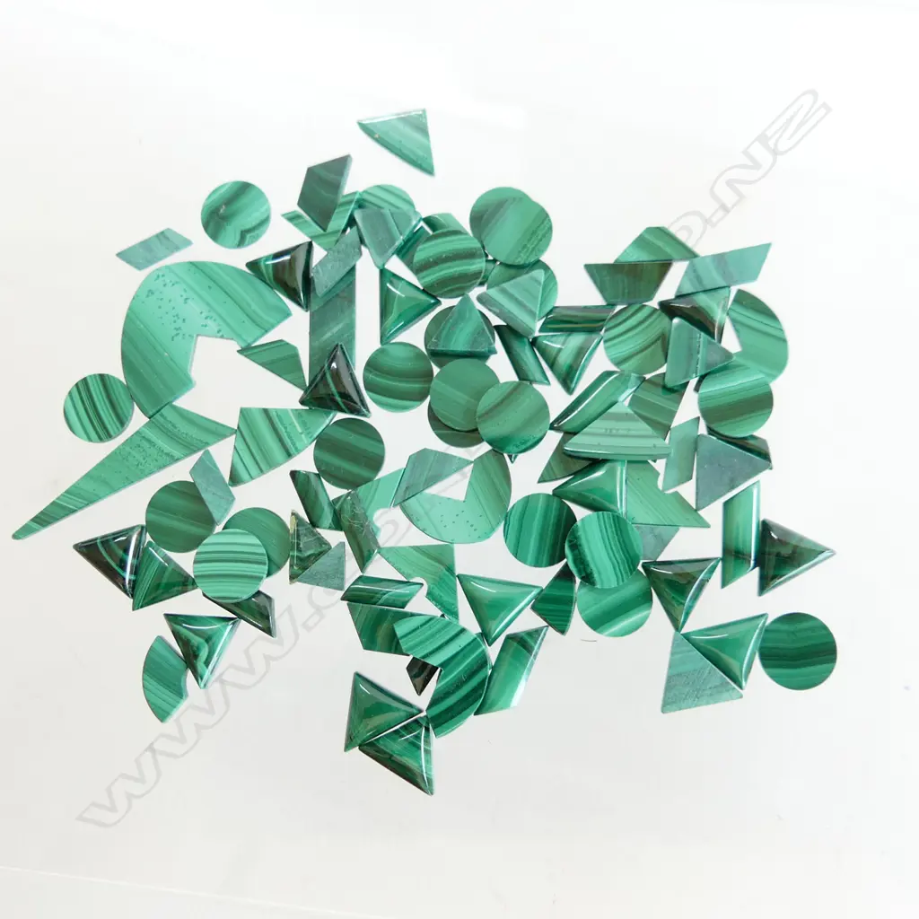BAG VARIOUS SHAPED PCS MALACHITE ORNAMENTS Image 1++