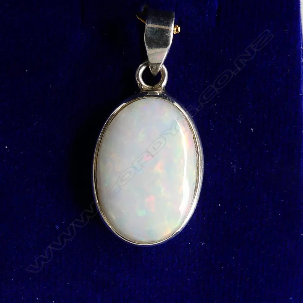 NATURAL WHITE OPAL PENDANT SET IN 925 SILVER, APPROX 8CT - WITH AIG REPORT    Image 1++