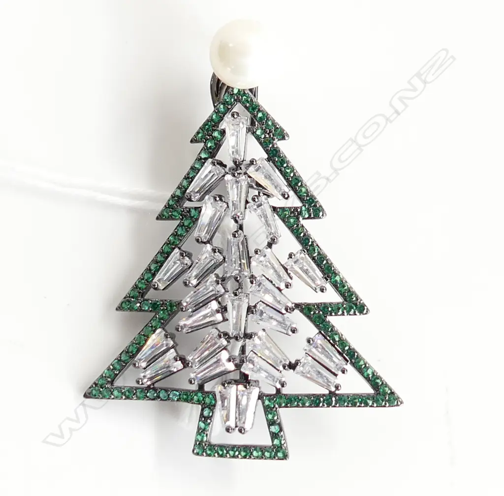 CHRISTMAS TREE BROOCH  Image 1++