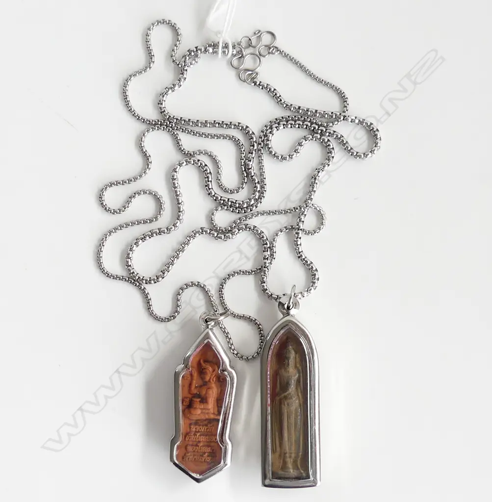 2 VINTAGE AMULETS WITH STAINLESS STEEL CHAINS  Image 1++