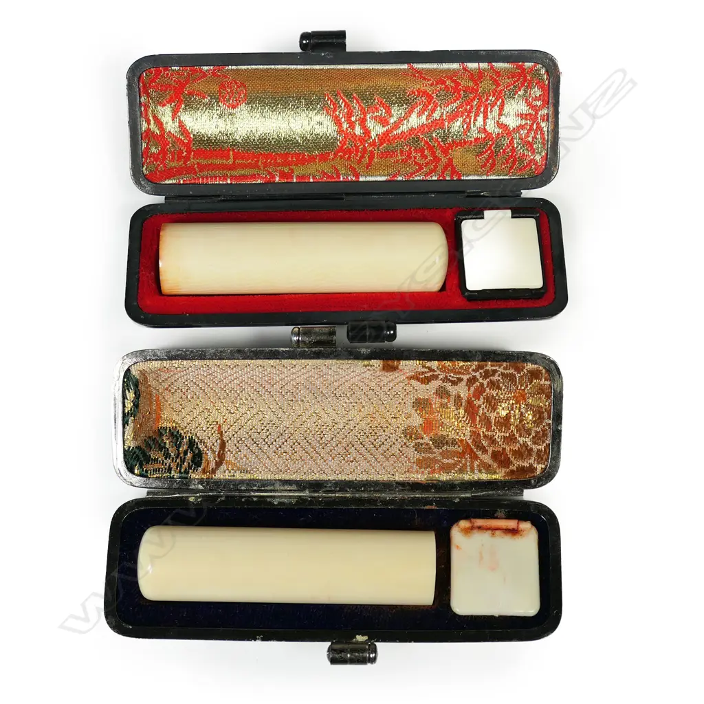 TWO ANTIQUE ORIENTAL IVORY CHOPS, IN FITTED CASES, L.93mm (INCL. CASES) Image 1++