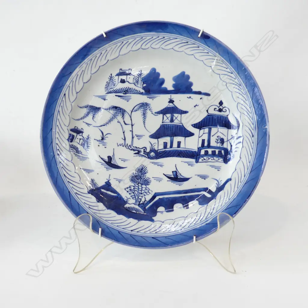 18th / 19thC B/W CHINESE PLATE 250mm dia Image 1++