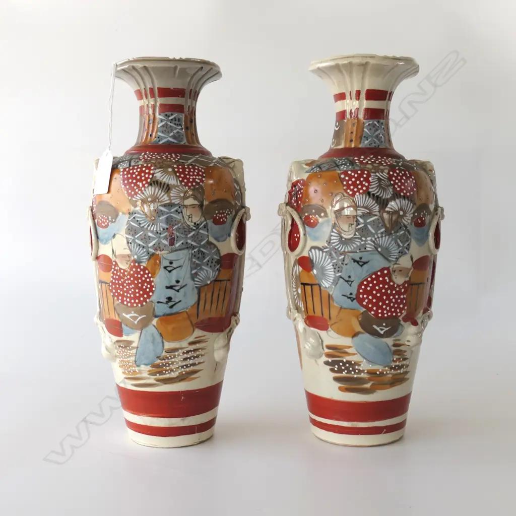 PAIR OF JAPANESE SATSUMA VASES, H 31CM Image 1++