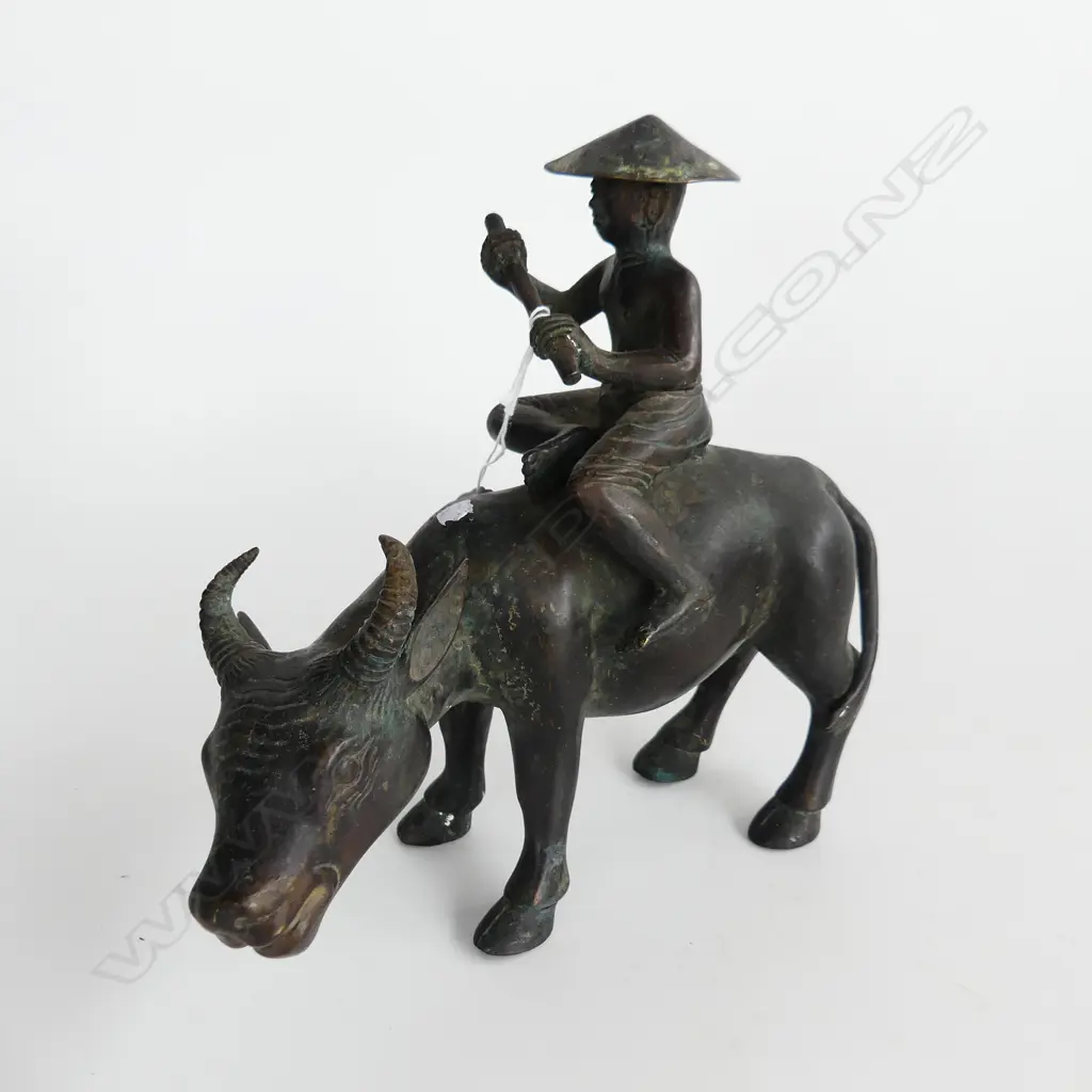 BRONZE MAN ON OX H.260mm Image 1++
