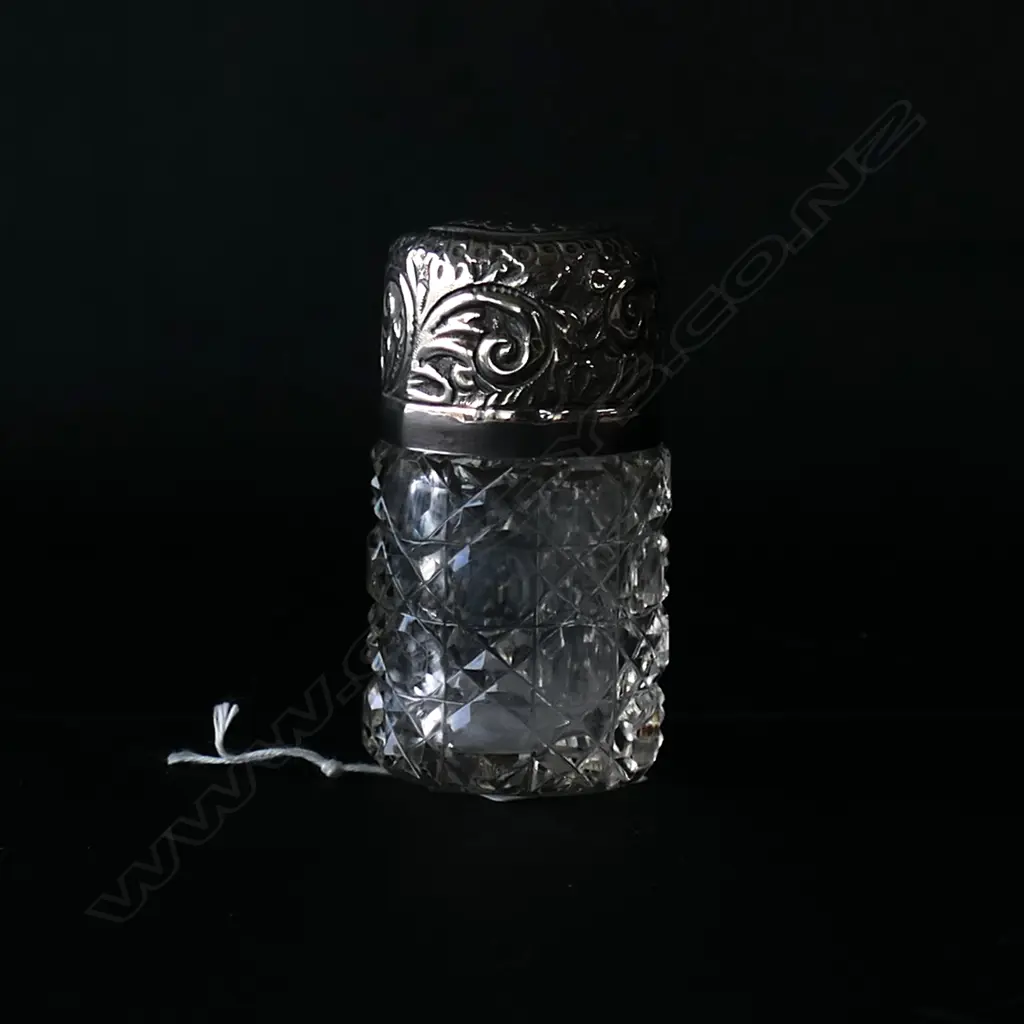 STG SILVER TOP SMELLING SALTS BOTTLE WITH STOPPER, H 7CM, W 3.5CM Image 1++