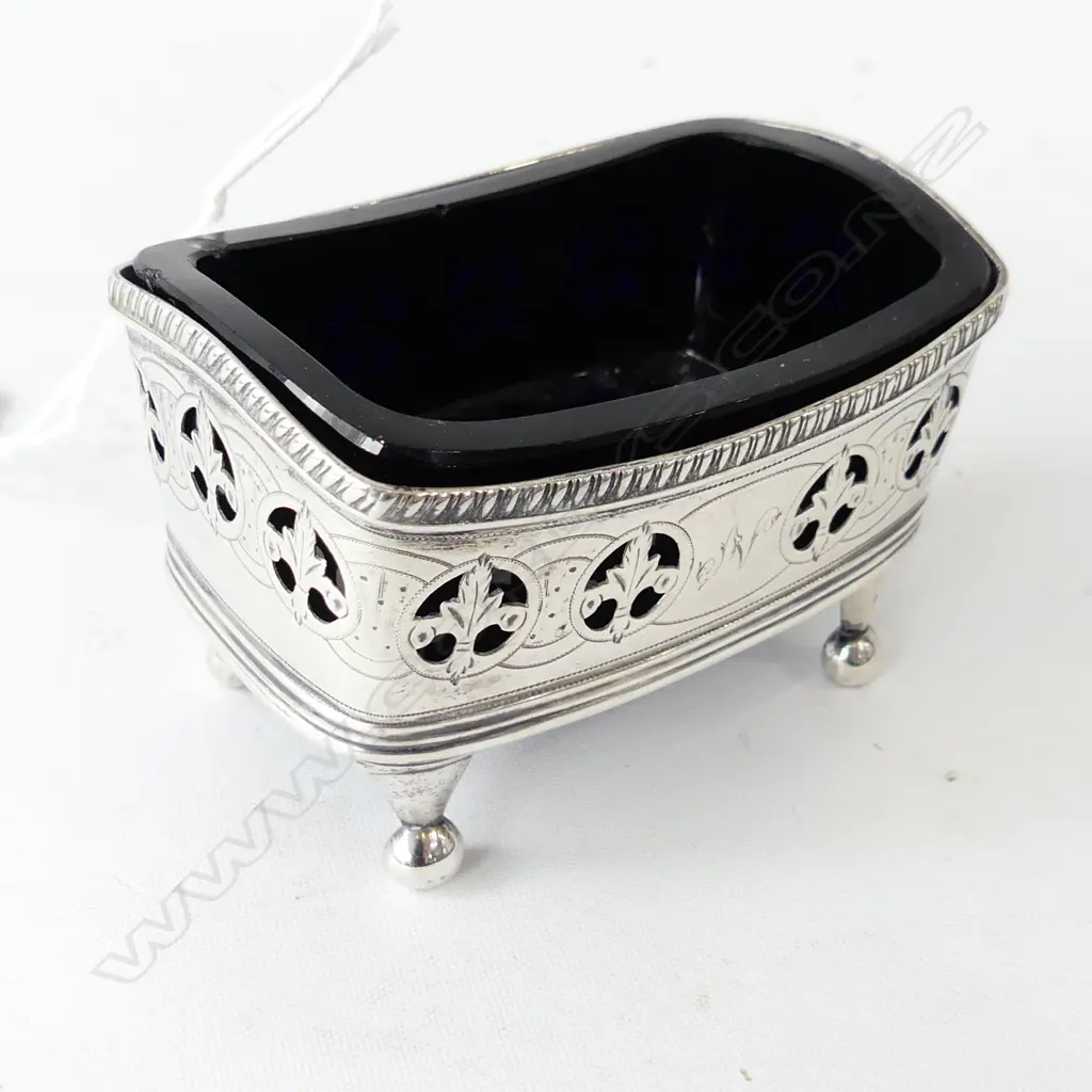 GEORGIAN STG SILVER SALT w. BLUE GLASS LINER, LONDON 1810, 49 GRAMS Image 1++