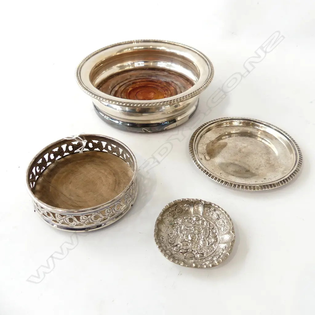 4 PCES SILVER PLATE; 2 WINE COASTERS 155 / 90mm dia, 2 PIN DISHES Image 1++