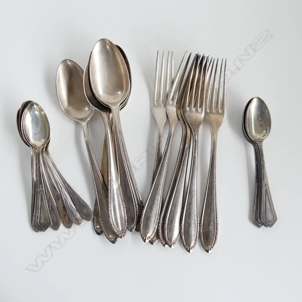 ASST 800 SILVER SPOONS & FORKS 1078GMS Image 1++