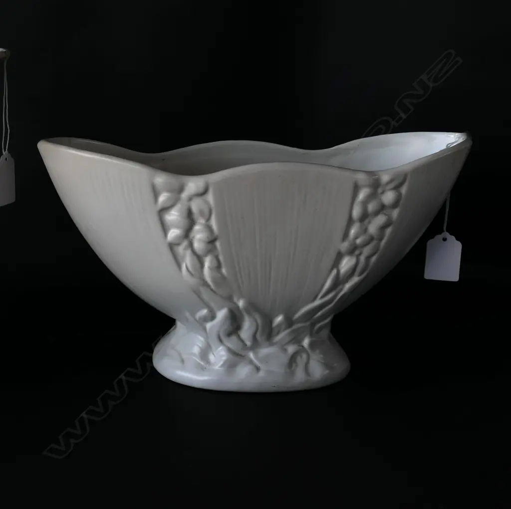 LARGE CROWN LYNN VASE NO 553 please note there is only 1 vase Image 1++