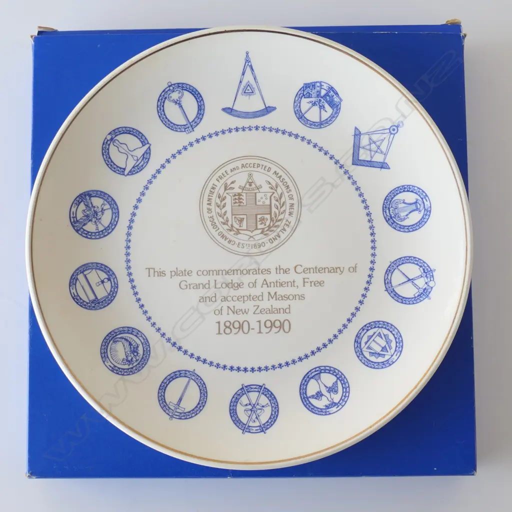 BOXED CROWN LYNN FREEMASONS COMMERATIVE PLATE Image 1++