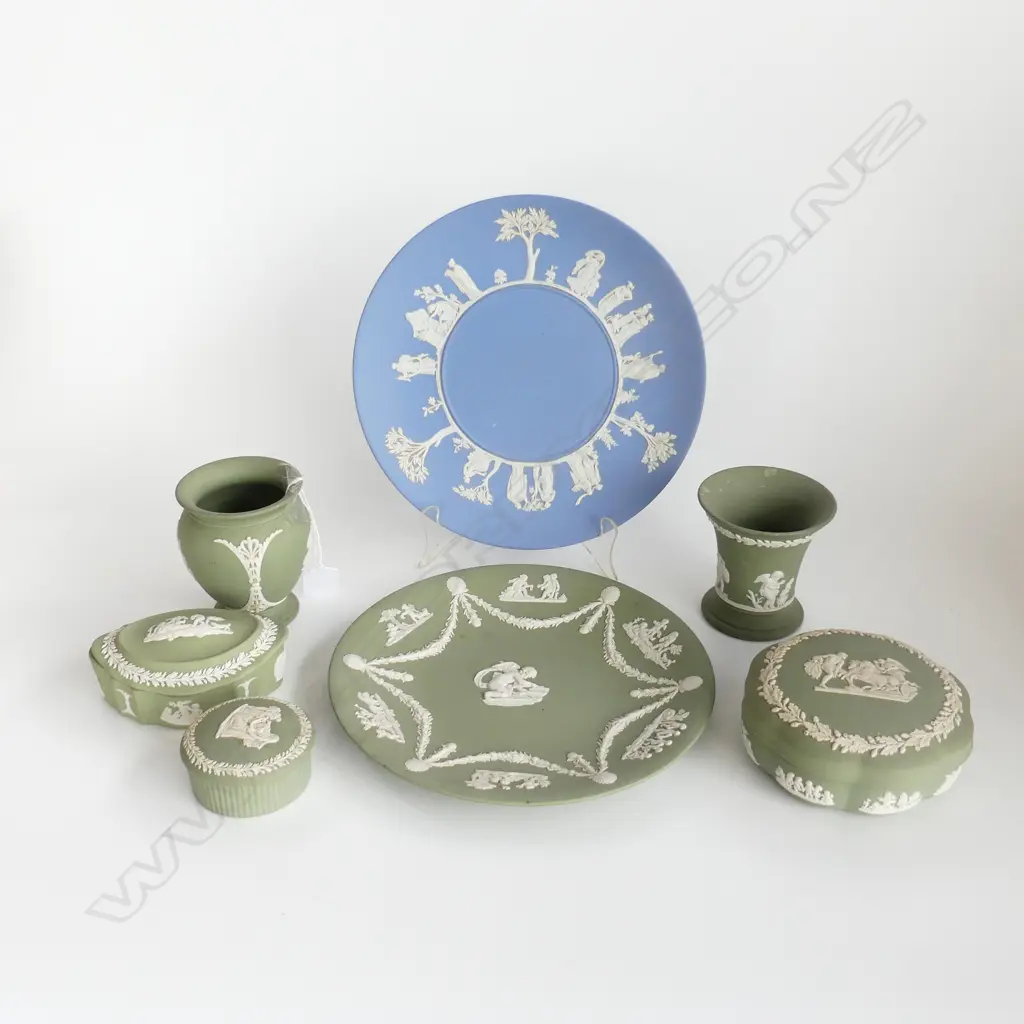 7 PCES WEDGWOOD JASPERWARE; 2 PLATES 240mm dia, 3 LIDDED CONTAINERS, 2 VASES Image 1++