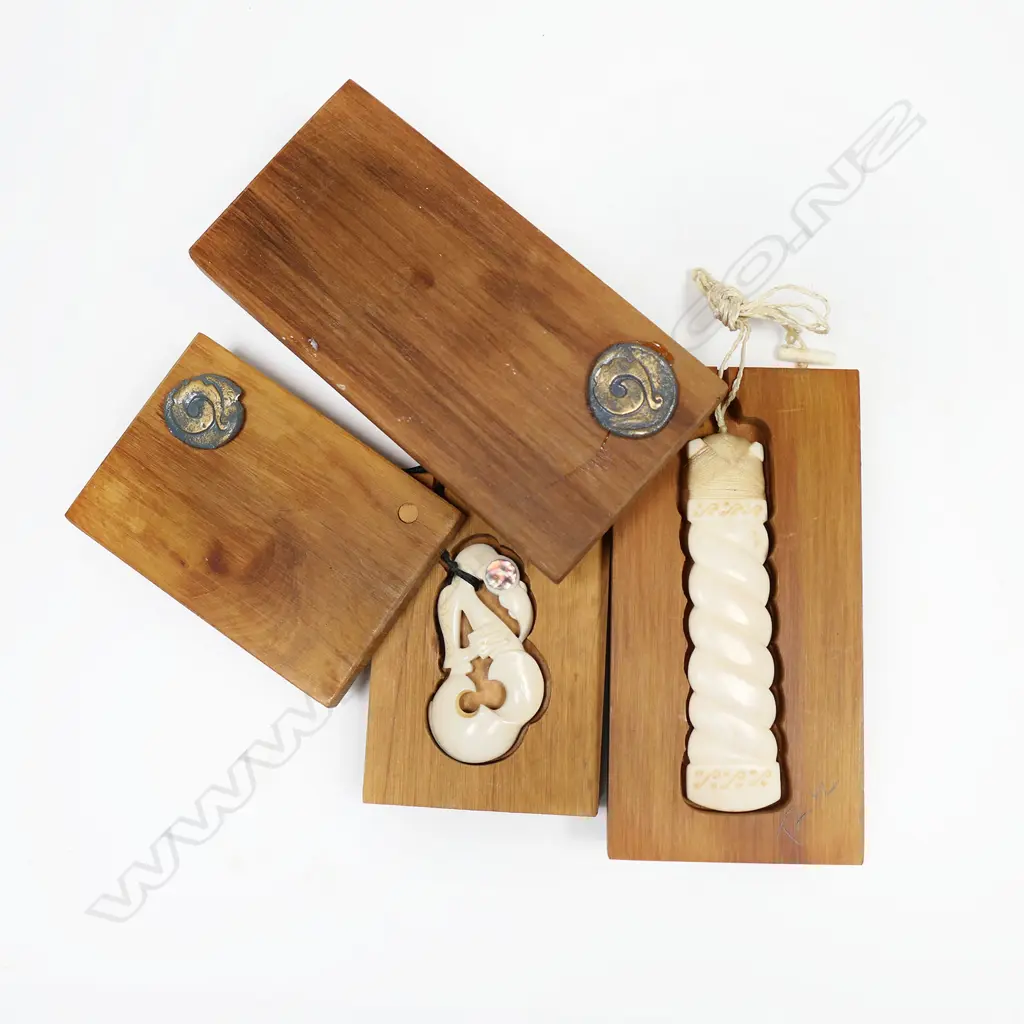 TWO PAUL GYDE CARVED BONE PENDANTS, HEI MANAIA & TOKI, 65-110mm, IN FITTED WOODEN BOXES, Image 1++