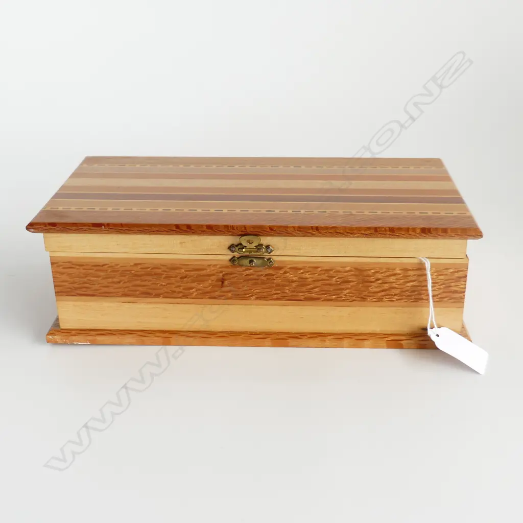 SOVEREIGN WARE NZ NATIVE TIMBERS BOX 248 x 135mm Image 1++