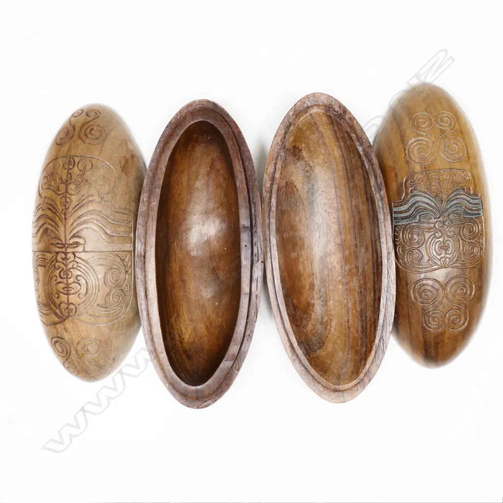 TWO CARVED WOODEN OVAL WAKAHUIA, L.200mm Image 1++