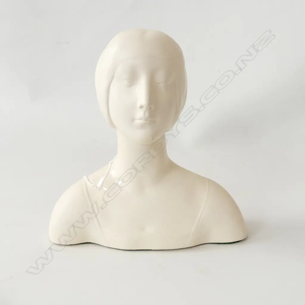 WHITE CERAMIC BUST H.220mm Image 1++