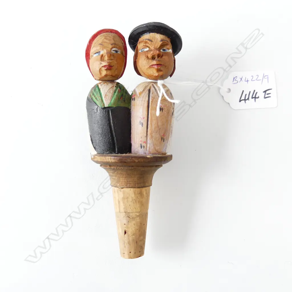ANRI CARVED BOTTLE STOPPER – PULL LEVER TO EXTEND AND TURN HEADS L. 130mm Image 1++