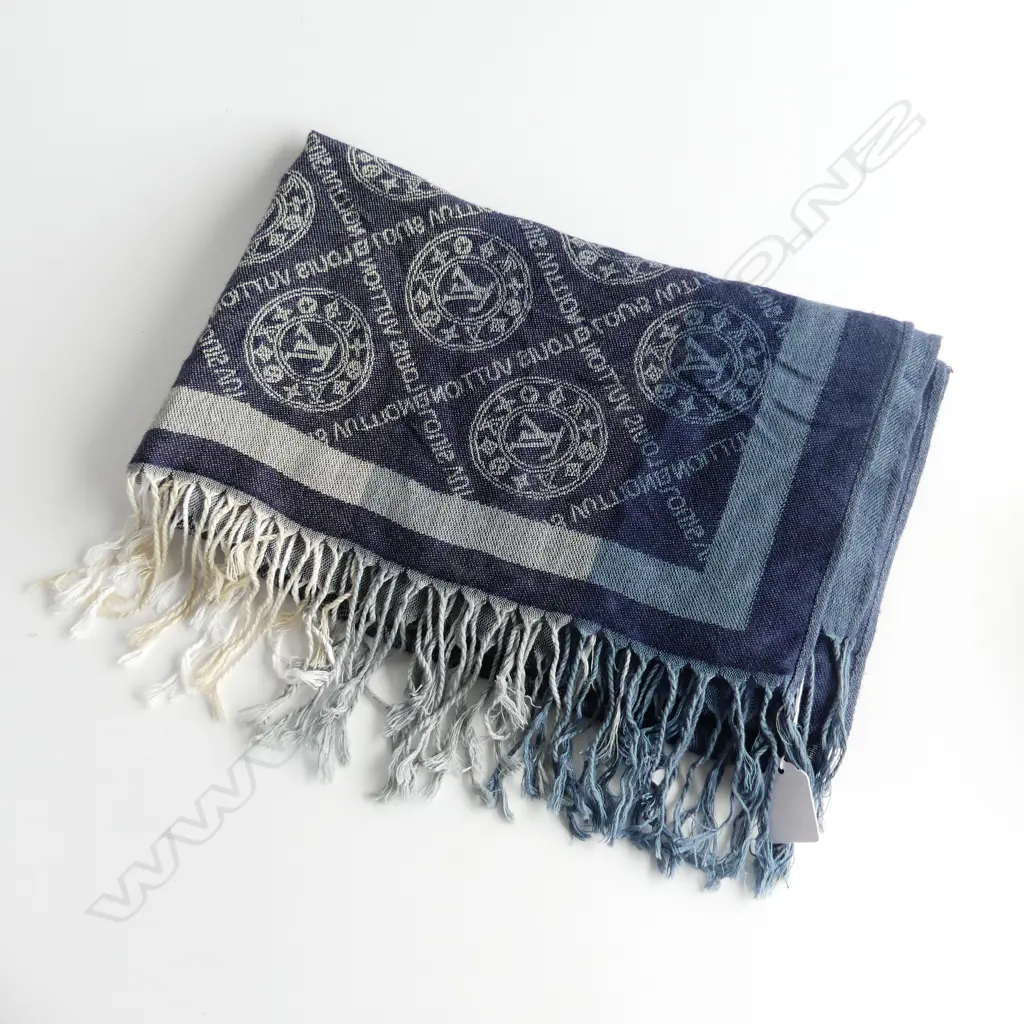 'LOUIS VUITTON' SCARF  Image 1++