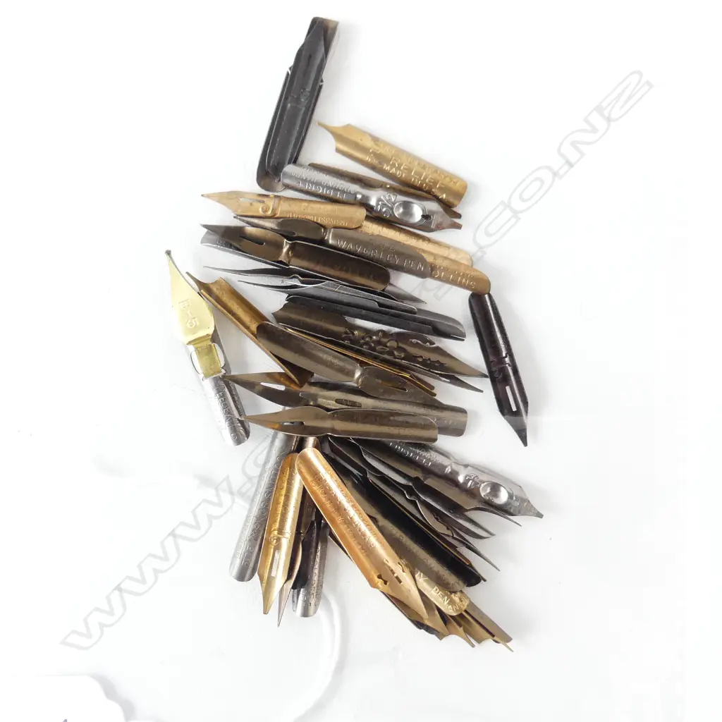 50 ASSORTED VINTAGE FOUNTAIN PEN NIBS Image 1++