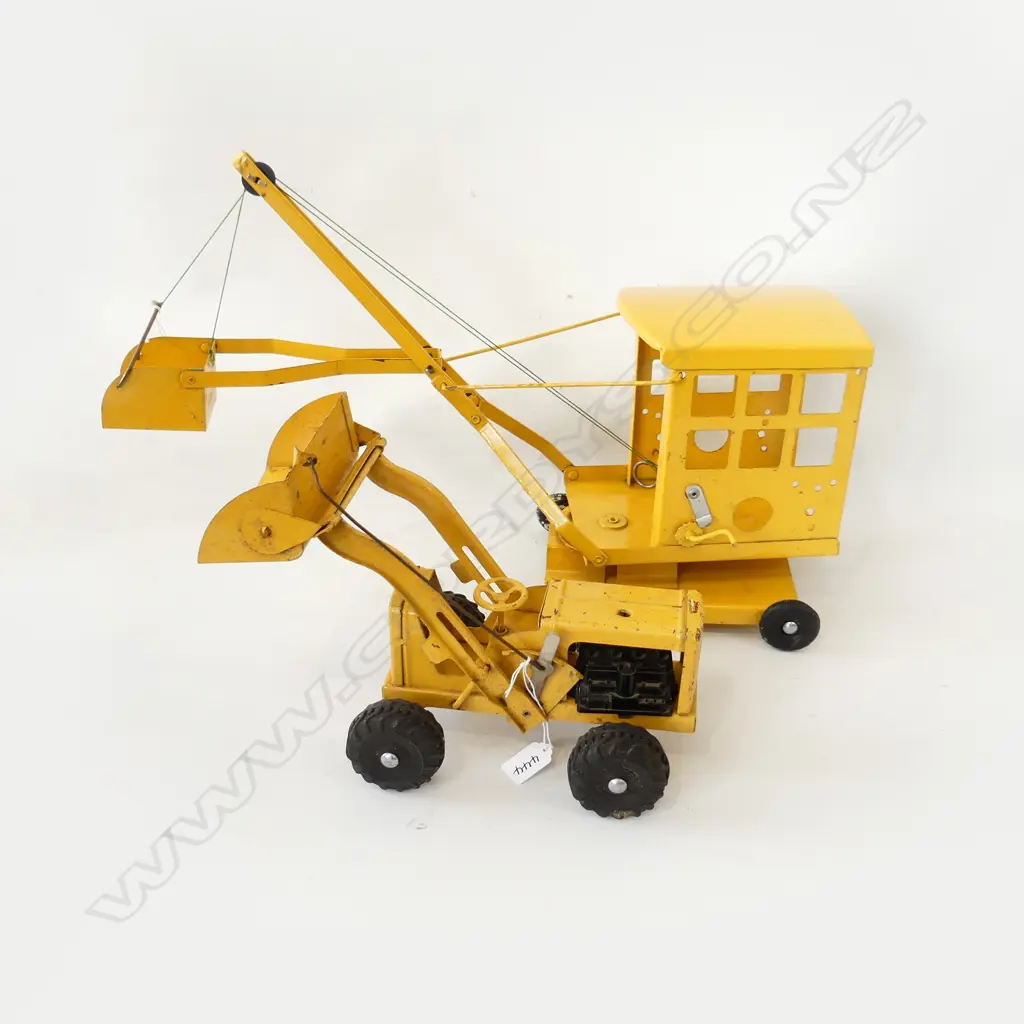  VINTAGE ENAMELLED TIN TOY CRANE & GRADER Image 1++