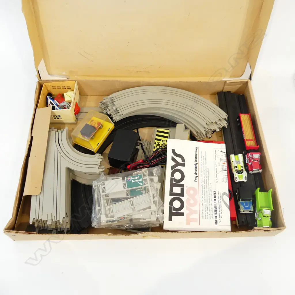   TYCO ELECTRIC TRUCKING SET Image 1++